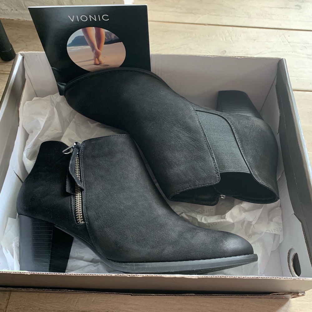 NIB Vionic Sterling Booties Never Worn Size 10!